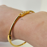 3 DIAMANTE MOVE HINGED BANGLE