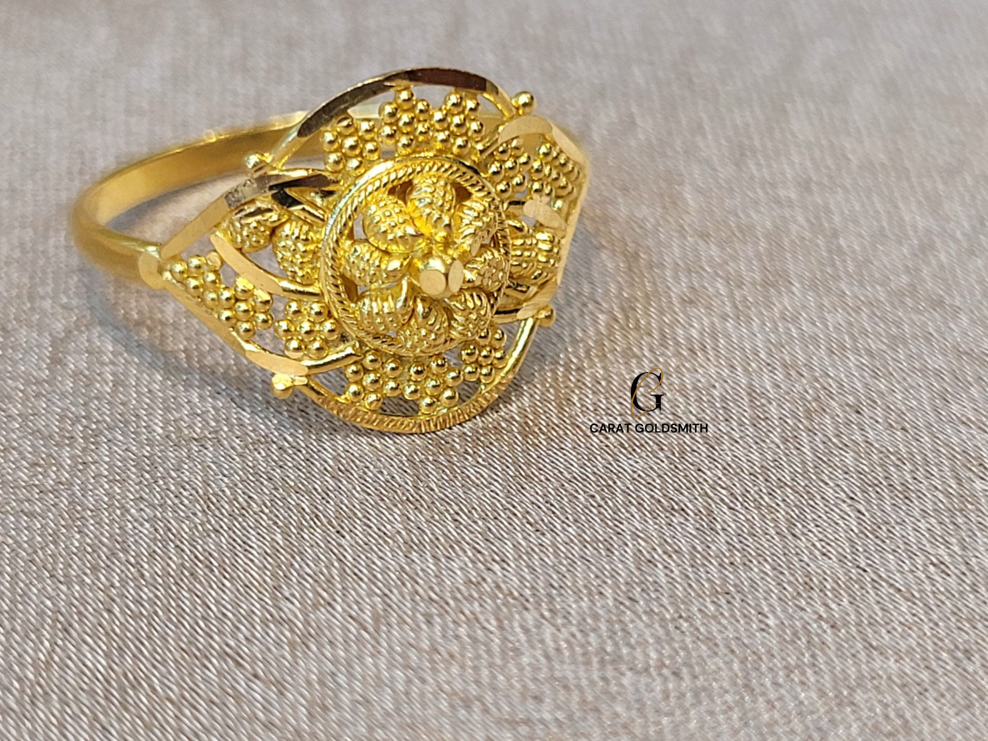 Small gold ring design deals