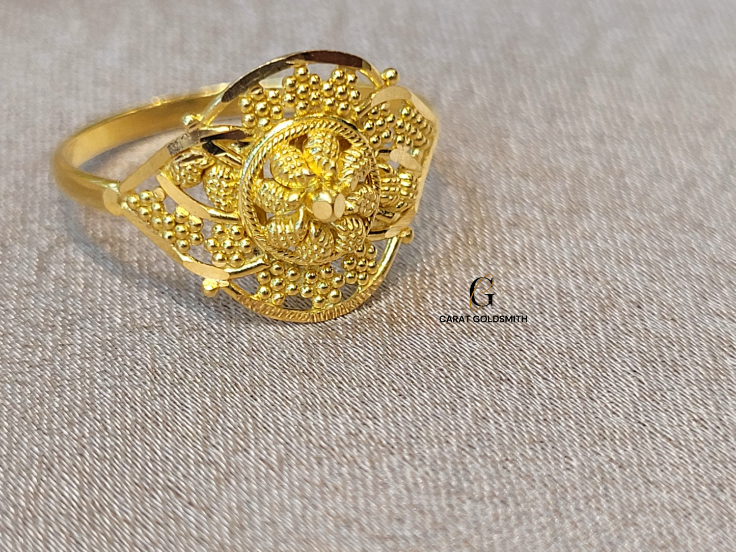 INTRICATE SMALL GOLD RING